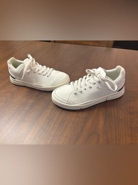On The Roger Advantage White Leather Sneakers Womens 7.5 EU38.5 Casual